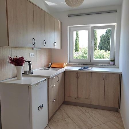 Three Lions Apartment Number 2 Пула Екстериор снимка