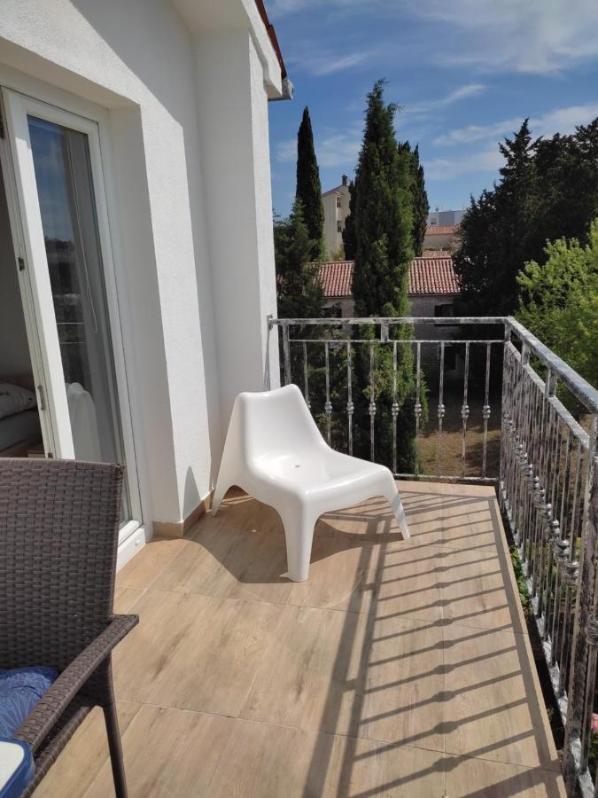 Three Lions Apartment Number 2 Пула Екстериор снимка