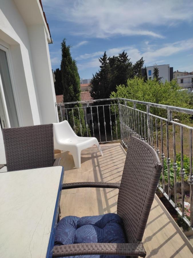 Three Lions Apartment Number 2 Пула Екстериор снимка