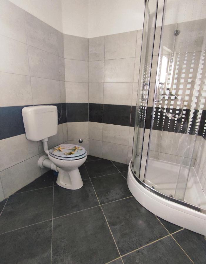 Three Lions Apartment Number 2 Пула Екстериор снимка