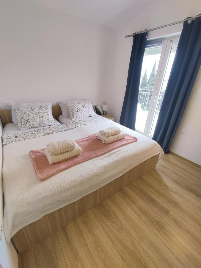 Three Lions Apartment Number 2 Пула Екстериор снимка