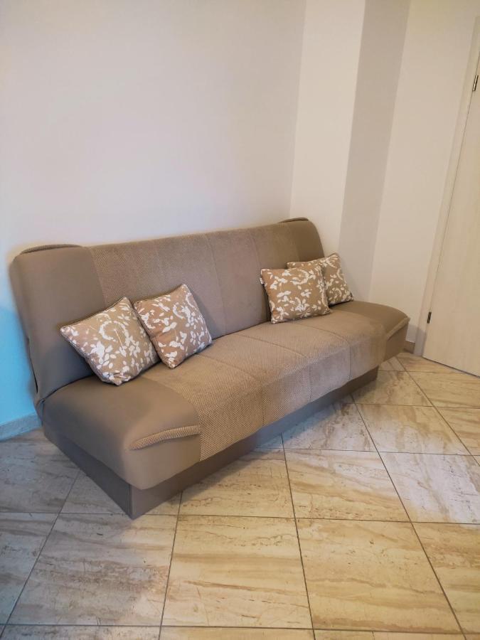 Three Lions Apartment Number 2 Пула Екстериор снимка