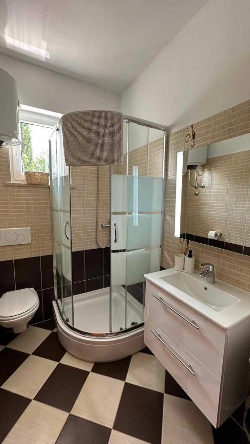 Three Lions Apartment Number 2 Пула Екстериор снимка