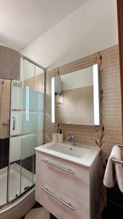 Three Lions Apartment Number 2 Пула Екстериор снимка