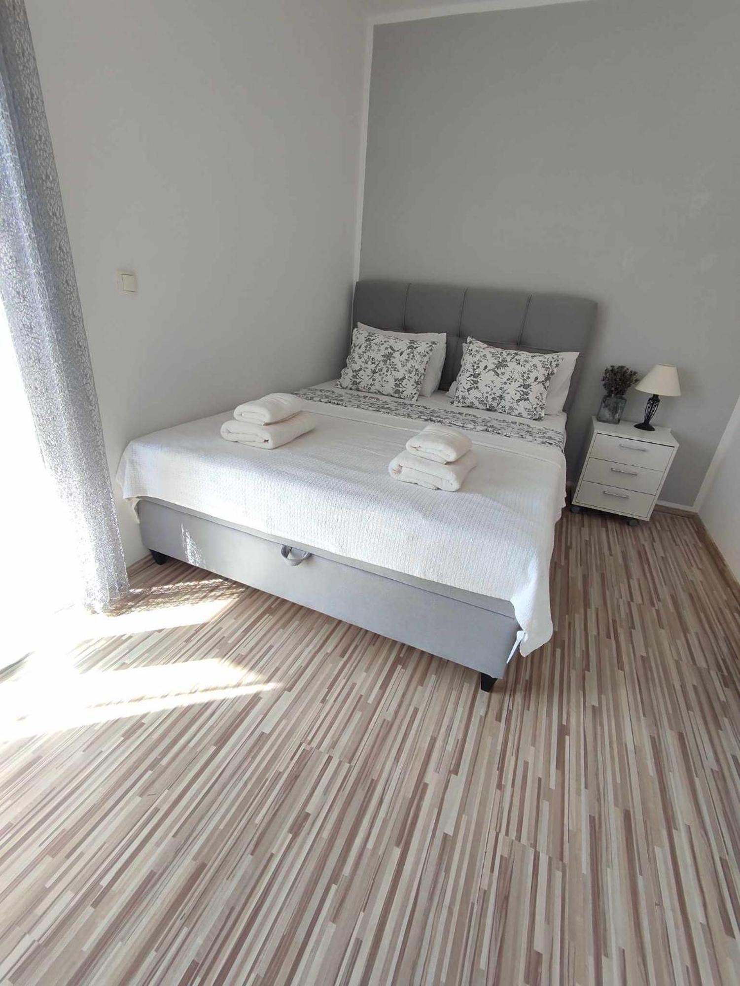 Three Lions Apartment Number 2 Пула Екстериор снимка